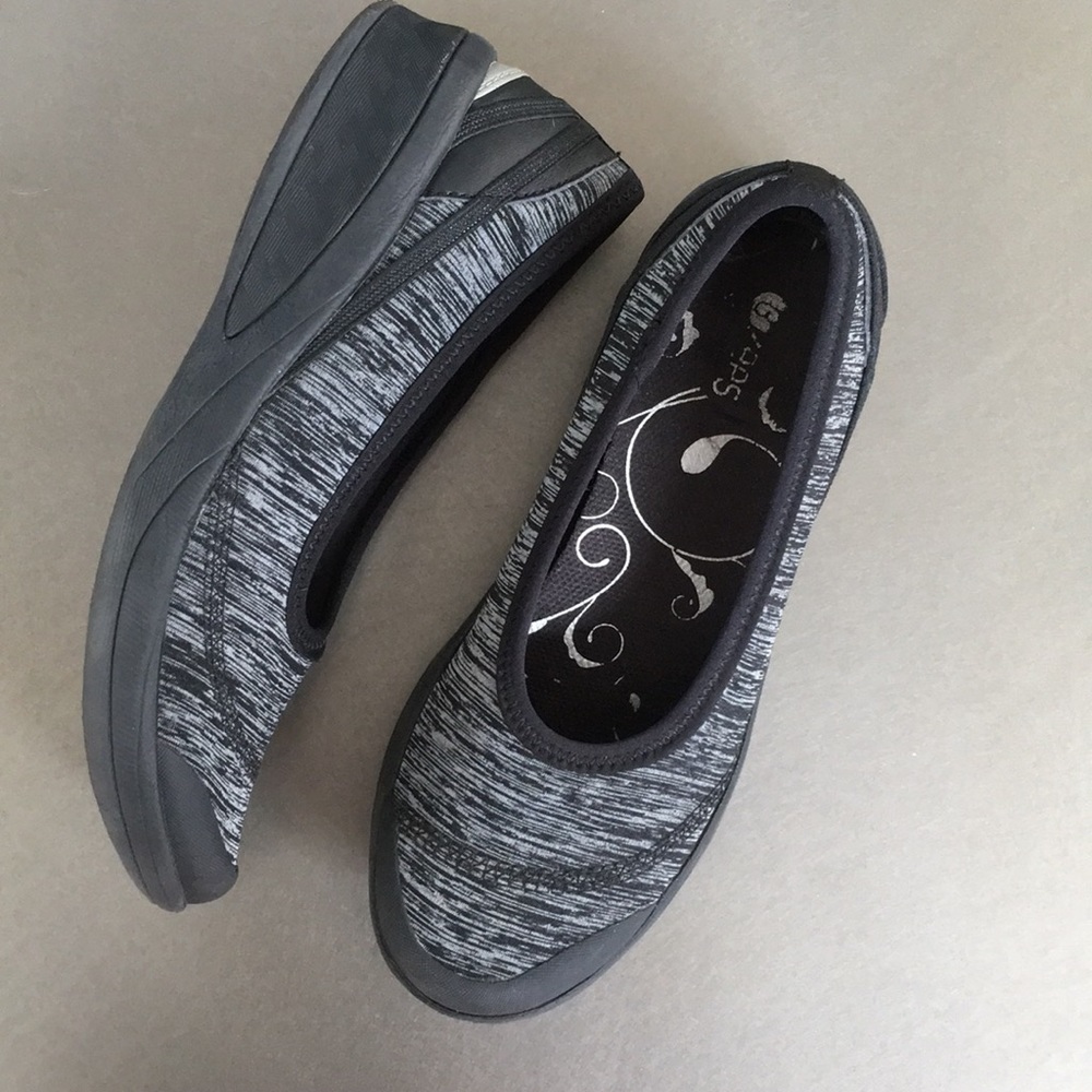 Cute black heather flats